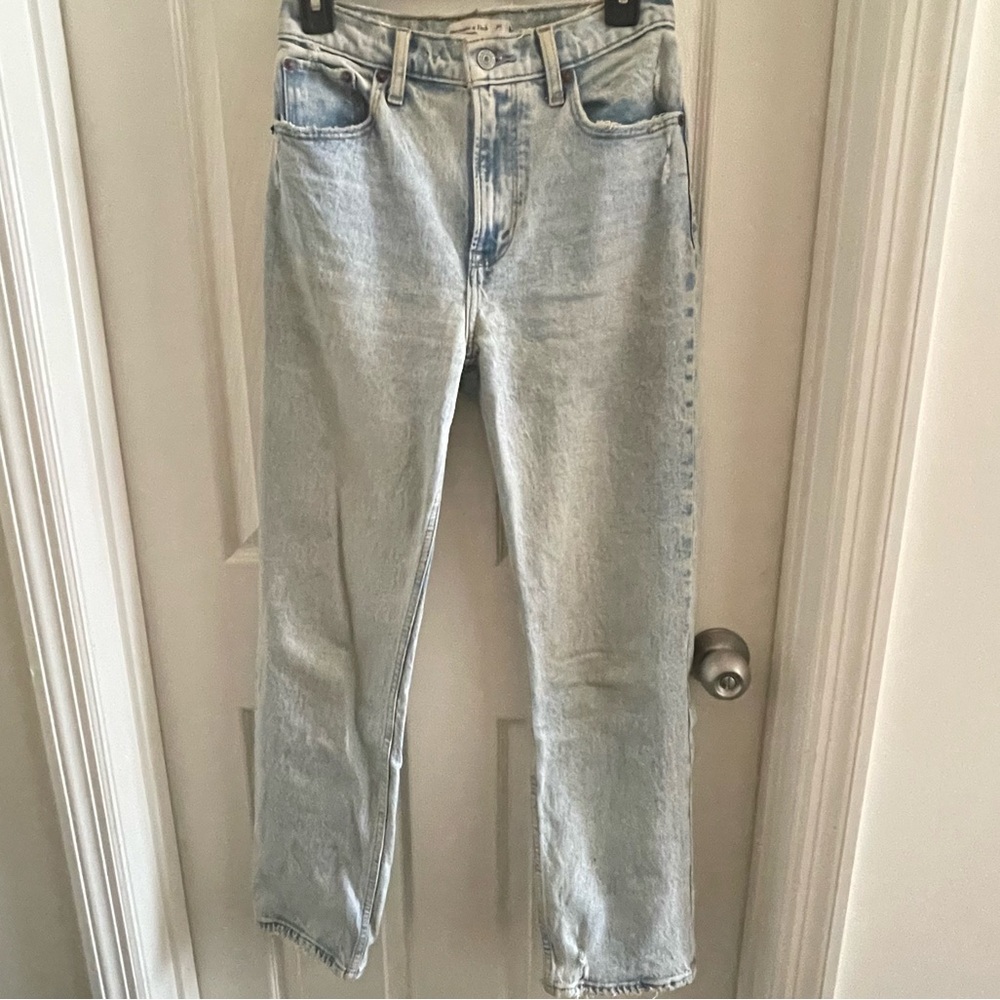 ABERCROMBIE & FITCH JEANS LIGHT WASH (short length)